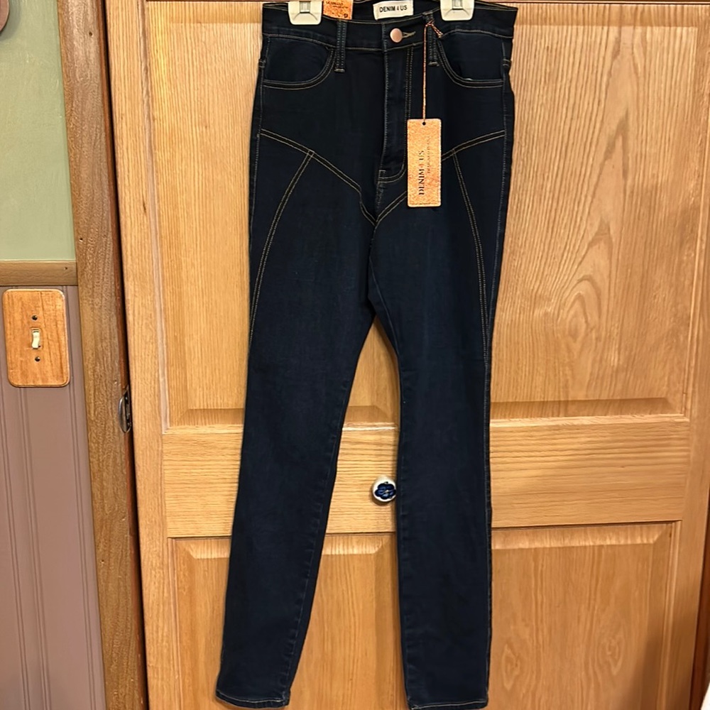 NWT. Denim 4 Us. Sz. 9